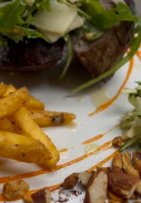 🍴 Title: Garlic-Butter Steak with Rocket & Lime