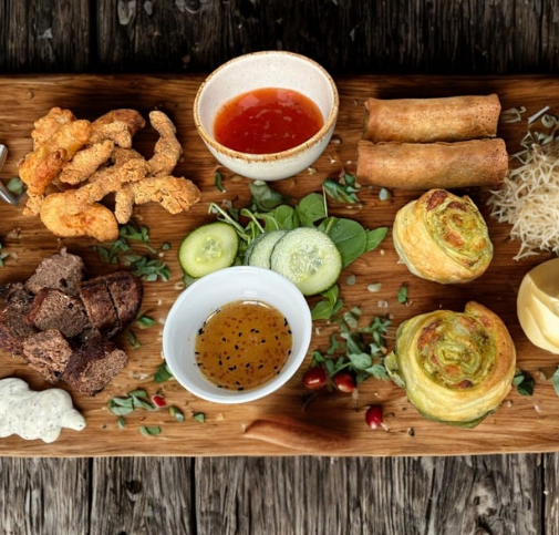 EAST-MEETS-MED BITES PLATTER