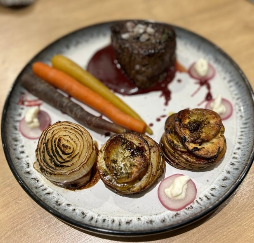 FILLET STEAK WITH RED WINE & BEETROOT JUS