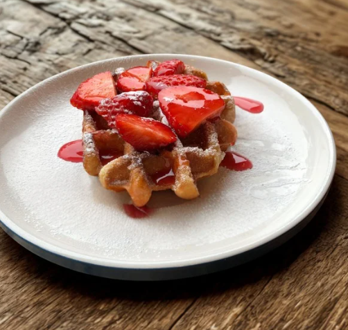 THE STRAWBERRY STUNNER (WAFFLES)
